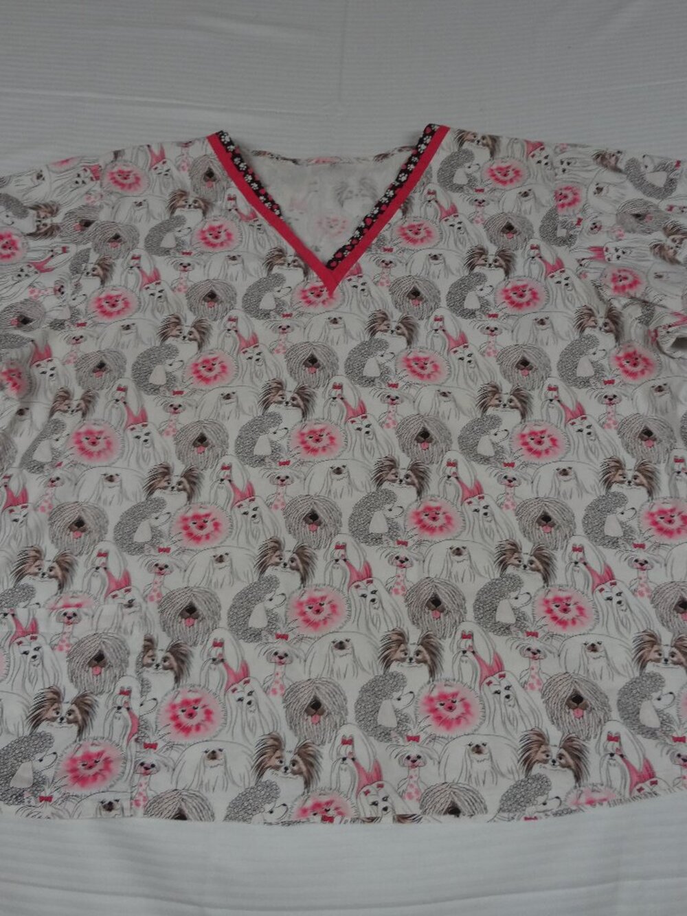 LANDAU PINK WHITE ALL OVER DOGS WOMENS SCRUB TOP UNIFORM SIZE LARGE L731
